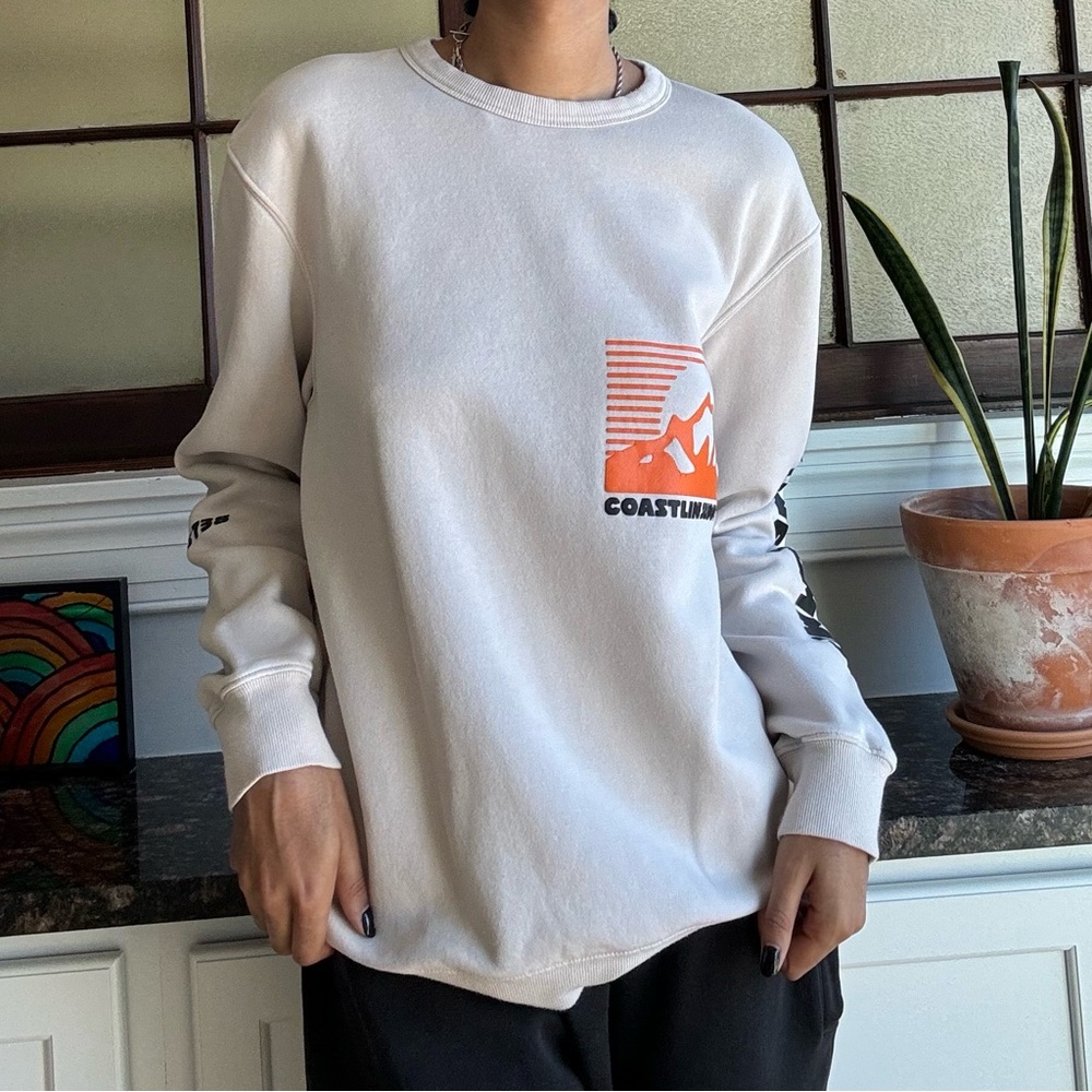 H&M tan crew neck sweatshirt. Men’s size small.